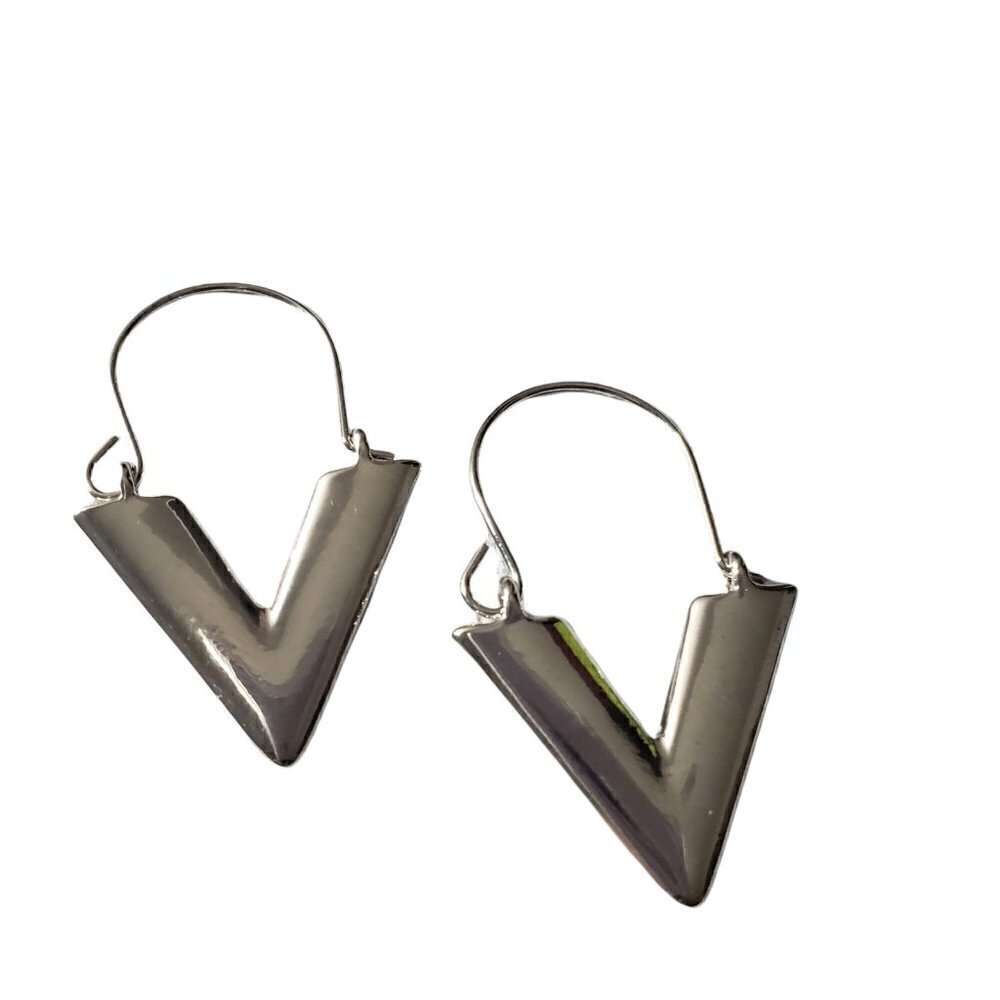 Womens Silver Colored V Letter Shaped Hoop Earrings Party Casual Fashion Jewelry